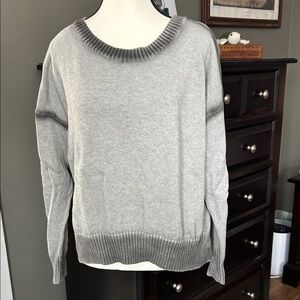 Elegant Gray Crew Neck Sweater